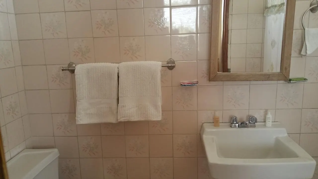 Bed & Breakfast Estinfil Guesthouses Delmas Haiti